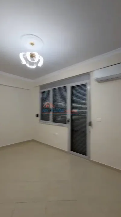 Tirane, jepet me qera zyre Kati 3, 120 m² 1.000 € (Rruga e Dibres)