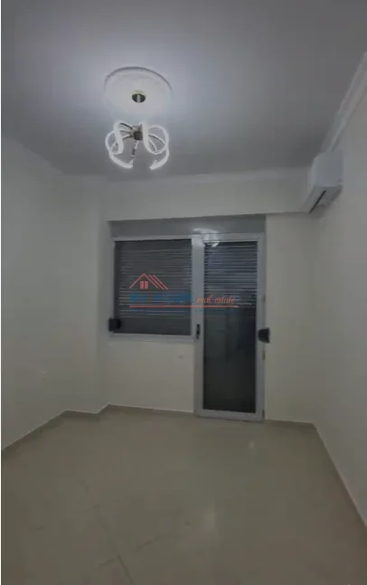 Tirane, jepet me qera zyre Kati 3, 120 m² 1.000 € (Rruga e Dibres)