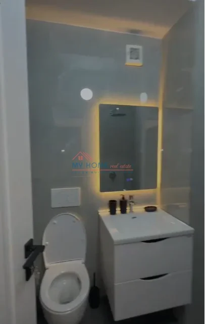 Tirane, jepet me qera zyre Kati 3, 120 m² 1.000 € (Rruga e Dibres)