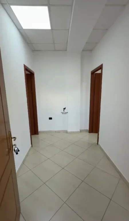 Tirane, jepet me qera zyre Kati 2, 132 m² 1.500 € (LAPRAKE)