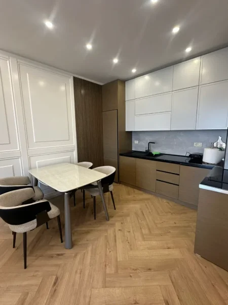 Tirane, jepet me qera apartament 1+1+Ballkon Kati 11, 74 m² 900 € (Mine Peza)