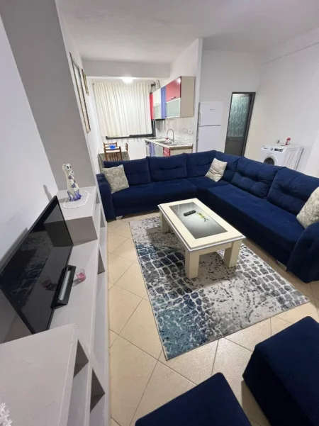 Tirane, jepet me qera apartament 1+1 Kati 2, 80 m² 400 € (Rruga 5 Maji)