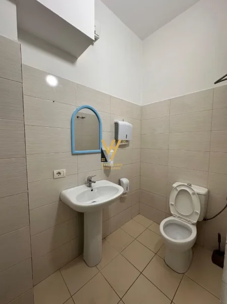 Tirane, jepet me qera zyre Kati 2, 350 m² 3.000 € (QYTET STUDENTI)