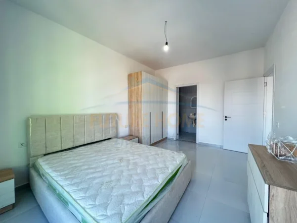 Tirane, shitet apartament 2+1+2, Kati 4, 99 m² 175.000 € (Rruga 5 Maji)