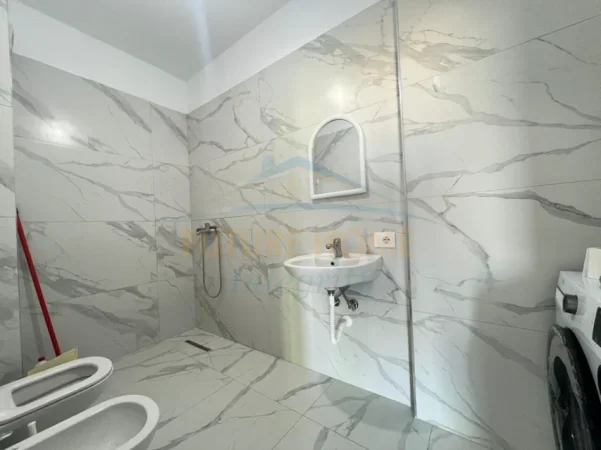 Tirane, shitet apartament 2+1+2, Kati 4, 99 m² 175.000 € (Rruga 5 Maji)