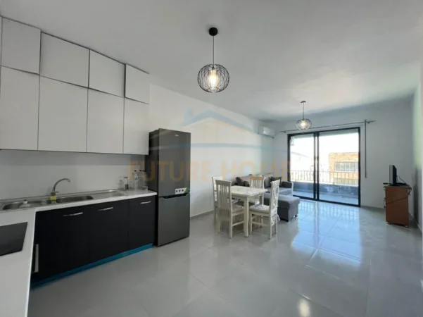 Tirane, shitet apartament 2+1+2, Kati 4, 99 m² 175.000 € (Rruga 5 Maji)