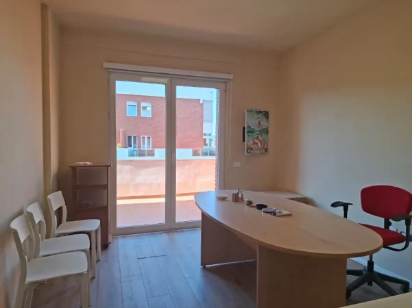 🏠 Me Qera Zyrë 69m² & 1 Post Parkimi (📍Astir / Green City )🔥Super mundësi || Gati për biznesin tuaj ✨️50,000 Lekë / Muaj 💶