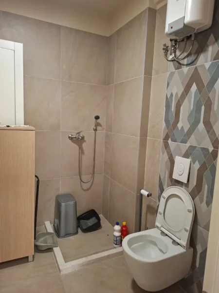 🏠 Me Qera Zyrë 69m² & 1 Post Parkimi (📍Astir / Green City )🔥Super mundësi || Gati për biznesin tuaj ✨️50,000 Lekë / Muaj 💶