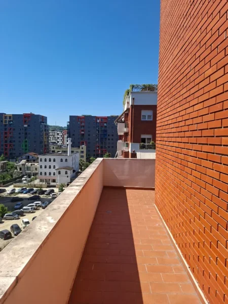 🏠 Me Qera Zyrë 69m² & 1 Post Parkimi (📍Astir / Green City )🔥Super mundësi || Gati për biznesin tuaj ✨️50,000 Lekë / Muaj 💶