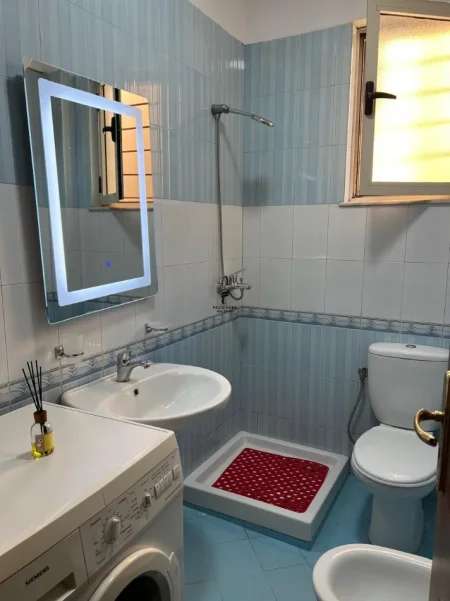 Tirane, jepet me qera apartament 1+1 Kati 1, 50 m² 600 € (MINE PEZA)