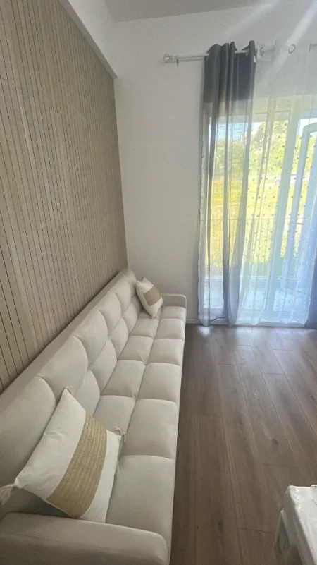 Tirane, jepet me qera apartament 1+1+Ballkon Kati 2, 55 m² 400 € (Rezidenca OxA /Rr.Dalip Topi)