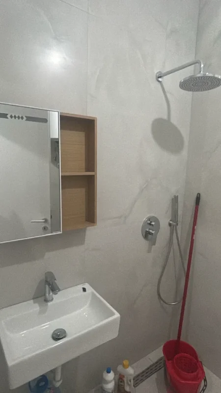 Tirane, jepet me qera apartament 1+1+Ballkon Kati 2, 55 m² 400 € (Rezidenca OxA /Rr.Dalip Topi)