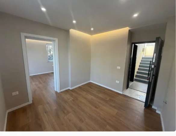 Tirane, jepet me qera ambjent biznesi Kati 2, 29 m² 430 € (mine peza)