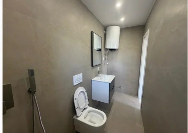 Tirane, jepet me qera ambjent biznesi Kati 2, 29 m² 430 € (mine peza)
