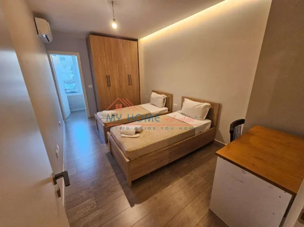 Tirane, jepet me qera apartament 2+1+Ballkon Kati 2, 130 m² 750 € (Zogu i Zi)