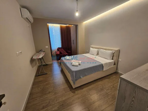 Tirane, jepet me qera apartament 2+1+Ballkon Kati 2, 130 m² 750 € (Zogu i Zi)