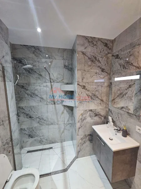 Tirane, jepet me qera apartament 2+1+Ballkon Kati 2, 130 m² 750 € (Zogu i Zi)