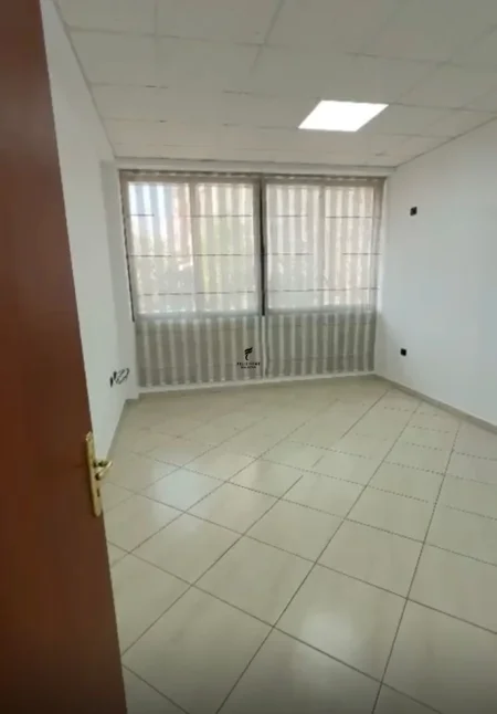Tirane, jepet me qera zyre Kati 2, 132 m² 1.500 € (LAPRAKE)