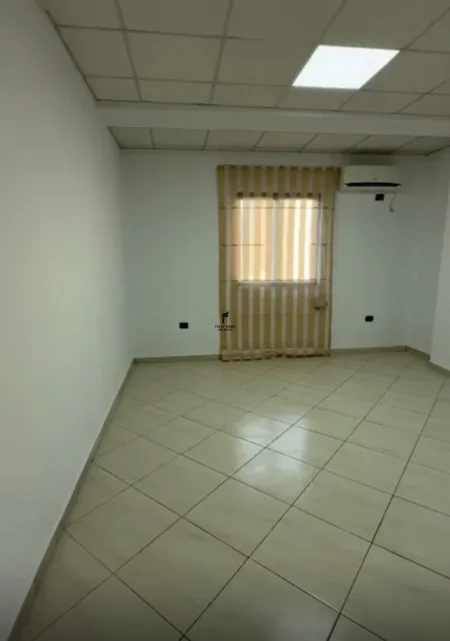 Tirane, jepet me qera zyre Kati 2, 132 m² 1.500 € (LAPRAKE)