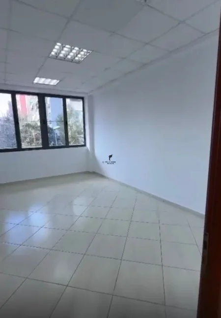 Tirane, jepet me qera zyre Kati 2, 132 m² 1.500 € (LAPRAKE)