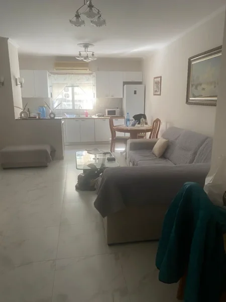 Tirane, jepet me qera apartament 2+1 Kati 1, 91 m² 700 € (Komuna Parisit, Prane german computer)