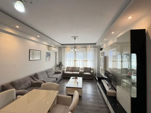 Tirane, shitet apartament 2+1+Ballkon Kati 6, 93 m² 258.000 € (Kopshti Zoologjik)