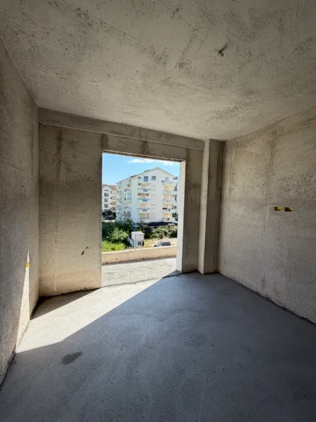 Durres, shitet apartament 1+1+Ballkon Kati 2, 73 m² 72.400 € (Golem)