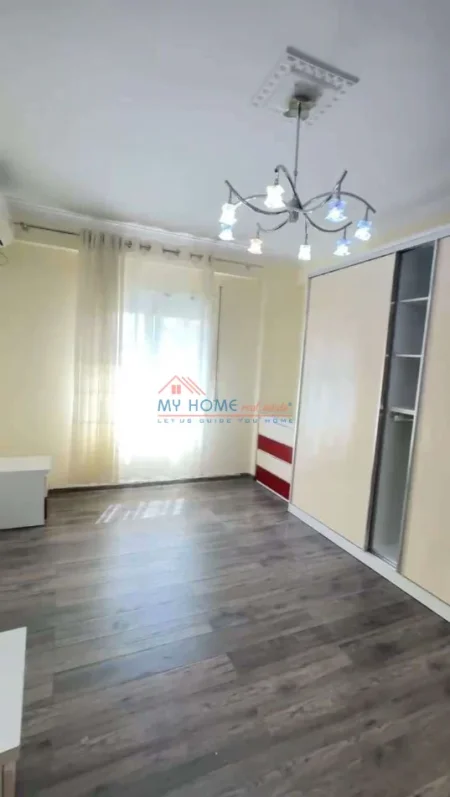 Tirane, shitet apartament 2+1+Ballkon Kati 6, 93 m² 258.000 € (Rruga Bilal Sina)