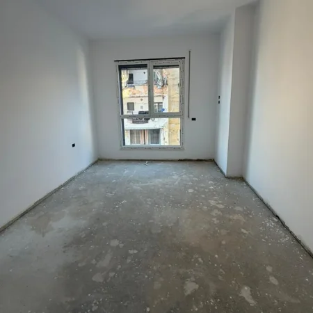 Tirane, shitet apartament 2+1+Ballkon , 81 m² 151.000 € (Ali Demi)