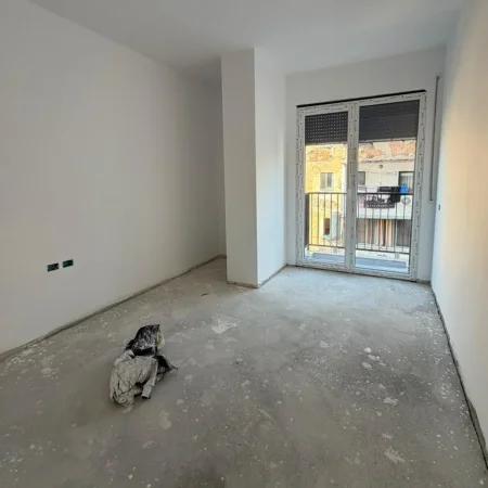 Tirane, shitet apartament 2+1+Ballkon , 81 m² 151.000 € (Ali Demi)
