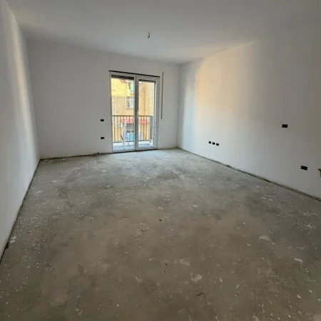 Tirane, shitet apartament 2+1+Ballkon , 81 m² 151.000 € (Ali Demi)