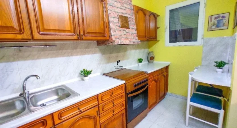 Tirane, shitet apartament 1+1 Kati 5, 60 m² 98.000 € (LAPRAKE)