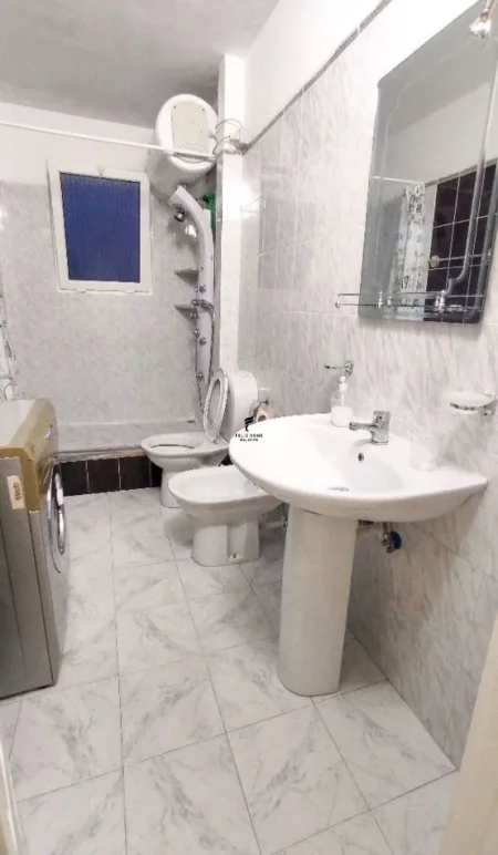 Tirane, shitet apartament 1+1 Kati 5, 60 m² 98.000 € (LAPRAKE)