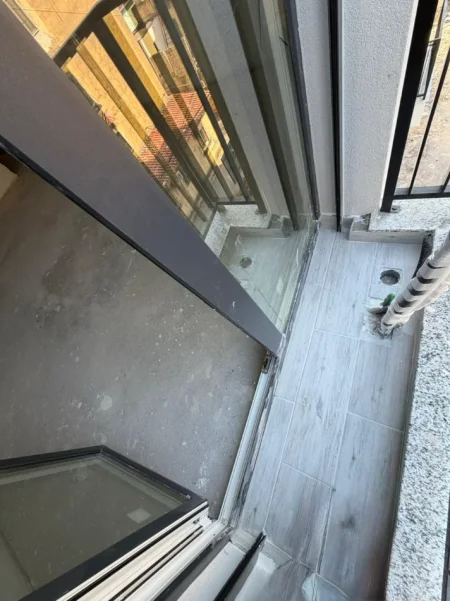 Tirane, shitet apartament 1+1 Kati 1, 82 m² 151.050 € (ALI DEMI PRANE TREGUT ELEKTRIK)
