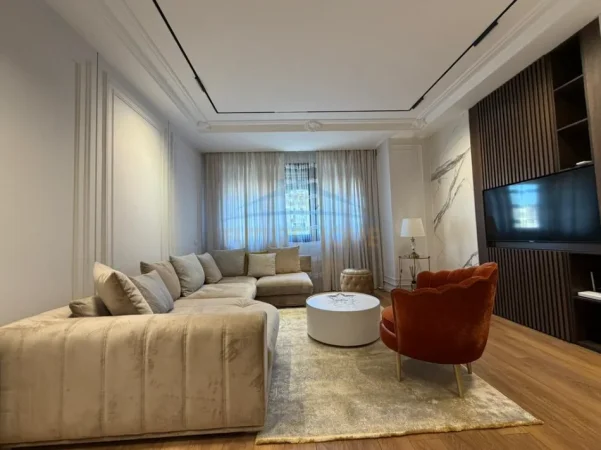 Tirane, jepet me qera apartament 2+1+Aneks+Ballkon Kati 3, 133 m² 1.600 € (Rruga e Barrikadave)
