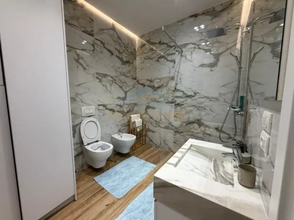 Tirane, jepet me qera apartament 2+1+Aneks+Ballkon Kati 3, 133 m² 1.600 € (Rruga e Barrikadave)