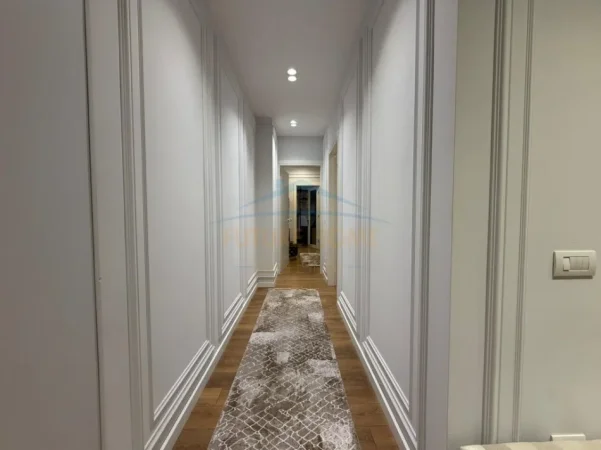 Tirane, jepet me qera apartament 2+1+Aneks+Ballkon Kati 3, 133 m² 1.600 € (Rruga e Barrikadave)