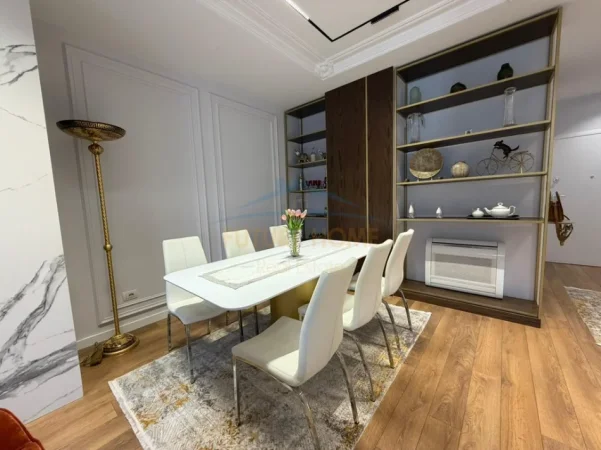 Tirane, jepet me qera apartament 2+1+Aneks+Ballkon Kati 3, 133 m² 1.600 € (Rruga e Barrikadave)