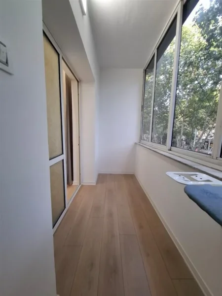 Tirane, jepet me qera apartament 1+1 Kati 3, 59 m² 549 € (Ngjitur me Dispancerine)