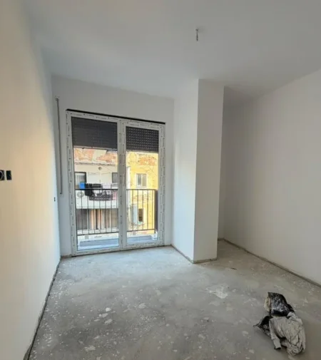 Tirane, shitet apartament 2+1+Ballkon Kati 1, 82 m² 151.050 € (Tregu Elektrik)