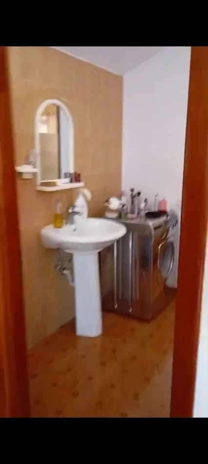 Tirane, jepet me qera Vile 2+1 Kati 4, 70 m² 45.000 lek (Kodra priftit rr Tonin Harapi)