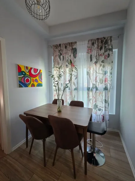 Tirane, jepet me qera apartament 1+1+Ballkon Kati 5, 65 m² 450 € 