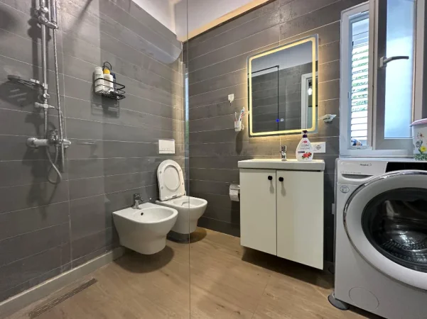 Tirane, jepet me qera apartament 1+1 Kati 2, 68 m² 550 € (Selite)