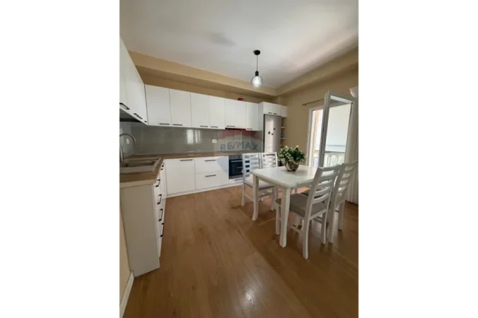Tirane, jepet me qera apartament 1+1 , 550 € 