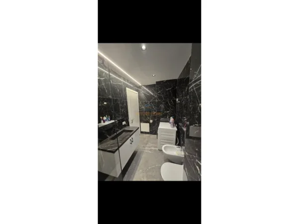 Tirane, shitet apartament 2+1 Kati 4, 103 m² 250.000 € (Porcelan)