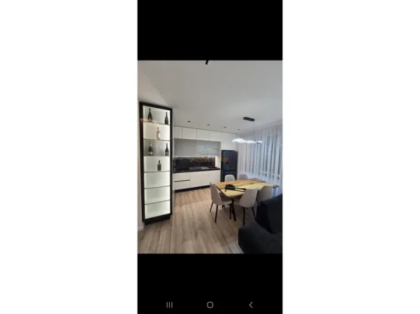 Tirane, shitet apartament 2+1 Kati 4, 103 m² 250.000 € (Porcelan)