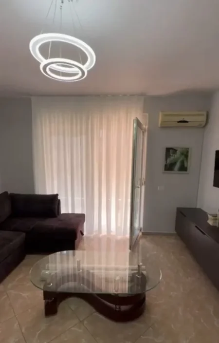 Tirane, jepet me qera apartament 1+1 Kati 2, 65 m² 500 € (Liqeni I Thate)