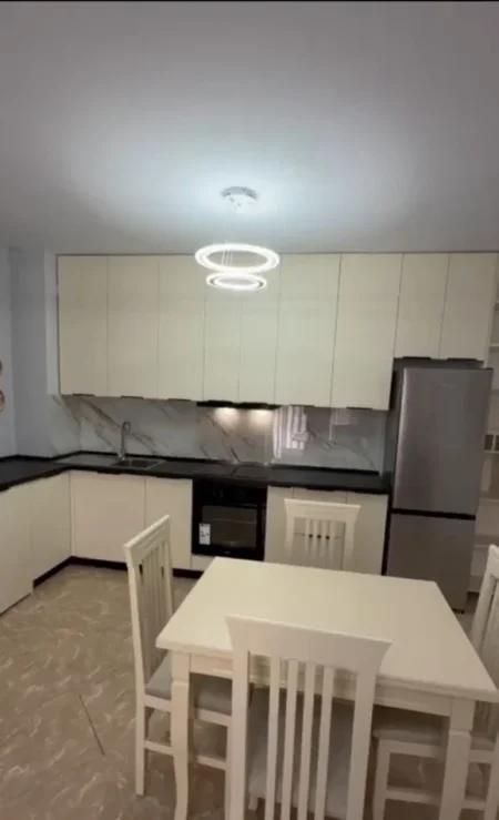 Tirane, jepet me qera apartament 1+1 Kati 2, 65 m² 500 € (Liqeni I Thate)
