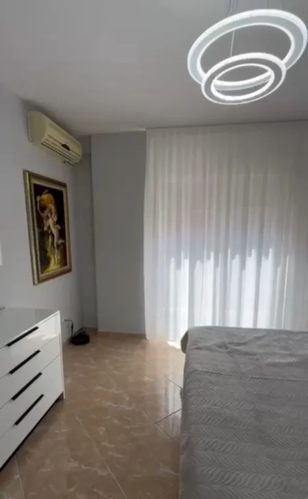 Tirane, jepet me qera apartament 1+1 Kati 2, 65 m² 500 € (Liqeni I Thate)