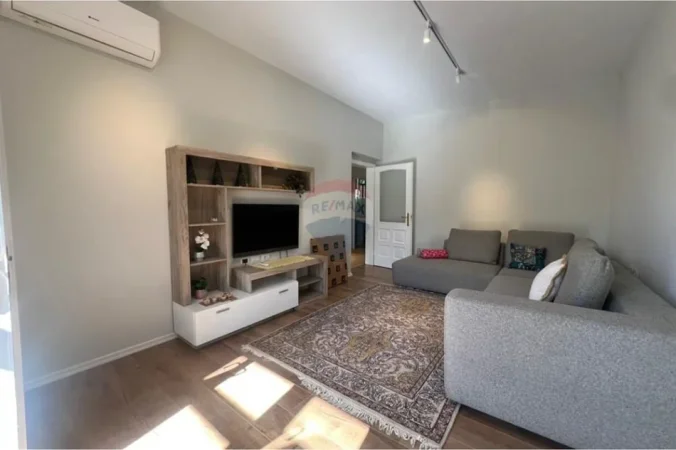 Tirane, jepet me qera apartament 1+1+Ballkon Kati 3, 72 m² 640 € (Mine Peza)
